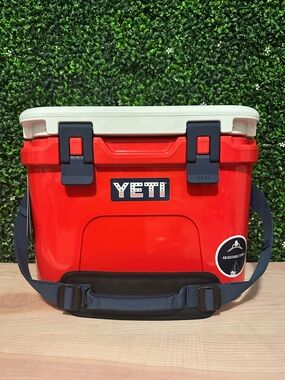YETI Roadie 15 Hard Cooler Patriotic 26 Extremely Rare Red White & Blue